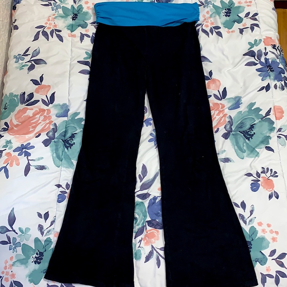 Black Yoga Pants | Flared | Comfortable